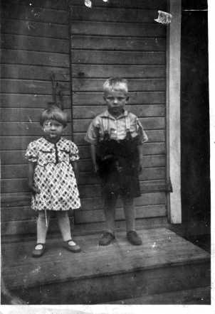 Tuomisto (Kömi) tieltä kuvattuna 1941. (Jarmo Kömin albumi.) olivat esillä Kiikan eteläisen vuokralautakunnan kokouksessa 25.9.1920.