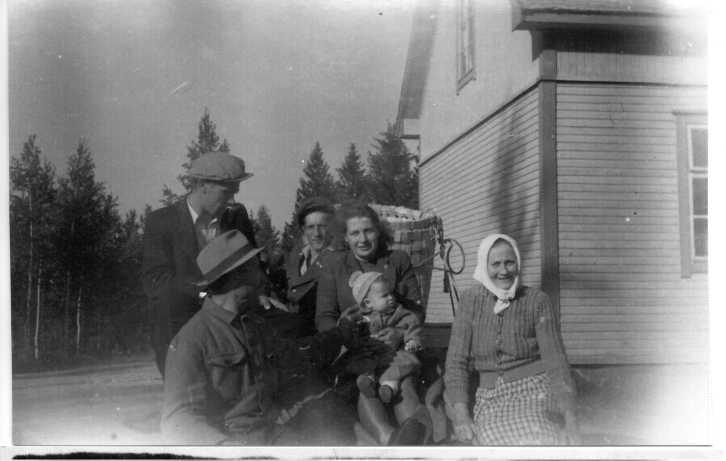 64. Vormisto (Mustassuo) Jussi ja Saima Lehtinen ostivat 1922 Frans ja Fanny Ojansuulta Mustismäellä Ala-Hellän maalla olevan mäkitupa-alueen.