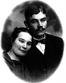 Tyyne ja Fabian Impolan vihkikuva vuodelta 1924. Rekikoskella (s. 1894, k. 1957). 2 poikaa ja 2 tytärtä. Fabian Rikhard (s. 1898). Ylähulttisen seuraava omistaja (ks. alla). Oskar Otto (s. 1900, k.