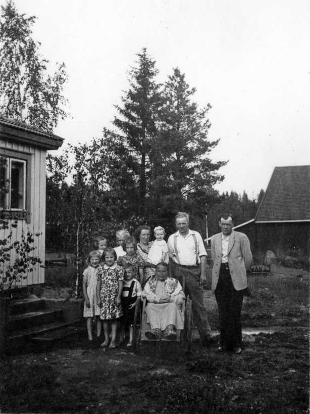 Aarre ja Elsa Ojansuun perhe, vieraina Tyyne
