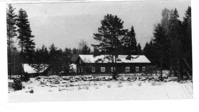 Koiviston talo. (Helge Laineen albumi.) tänne. Henkikirjoihin torppa tulee vasta 1826.
