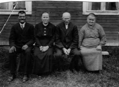 Muut lapset ovat: Mikko Lauri Vilhelm (s. 1932). rakennusinsinööri, lehtori, Seija Marketta Helena Nurmela (s. 1934), Timo Yrjö Johannes (s.