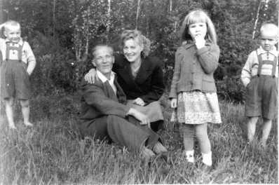 Niinpä siellä ei enää ollut pirttiä kuten paikkakunnan muilla tiloilla vaan sali tyylihuonekaluineen ja kattokruunuineen. Frans Välimaa kuoli pian jatkosodan jälkeen.