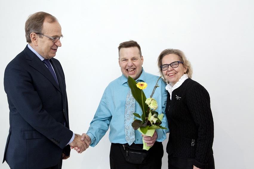 Miia Ruohonen KETTUKI ry Vuosikertomus 2016 Luonnontilat 19.5. 16.6.2016 Kumppanuustalo HML Vuodenajat ja kuukaudet vaihtuivat Kimmo Tolvasen Kettukin taidekokoelmasta kuratoidussa Luonnontilat -näyttelyssä.