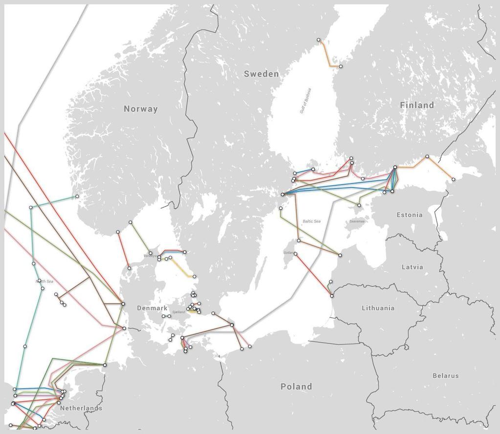 4. MERENPOHJASSA KULKEVAT KAAPELIT (SÄHKÖ JA TIETOLIIKENNE) 4.1 Yleistä Itämeren poikki kulkee useita merenalaisia kaapeleita, kuten HVDC-sähkökaapeleita ja tietoliikennekaapeleita.