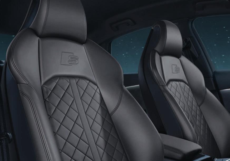 Audi S4 S4 Avant Kaikki hallinnassa. Astu sisään, istu alas, kiinnitä turvavyö. Lisävarusteena voit istahtaa S-logolla varustettuihin S-urheiluetuistuimiin.