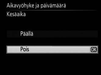 Poistettuasi objektiivin suojuksen kierrä diopterin säädintä, kunnes tarkennusalueen merkit näkyvät terävinä.