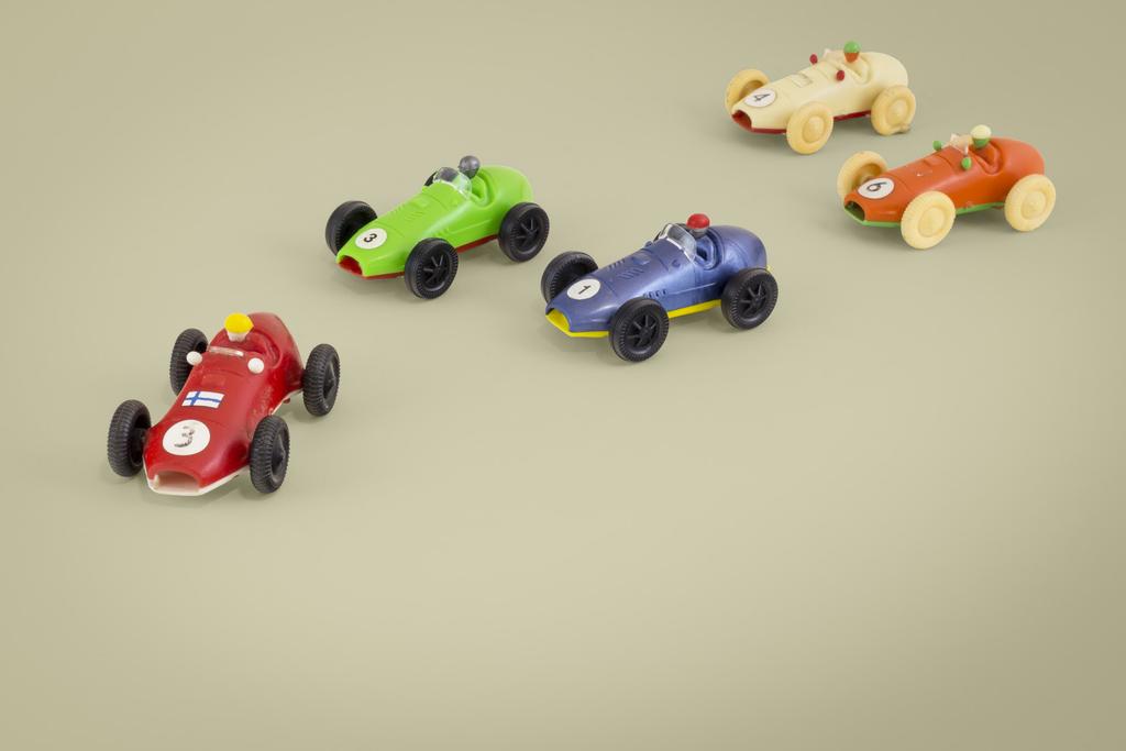 Neppis-autoja on ollut 60-luvulta lähtien. Kilpa-ajoa eli neppausta varten tehtiin hiekkarata.