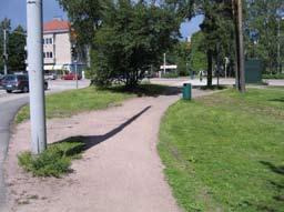 Puistossa on myös pensasistutuksia. Alueelle 11.5.2009 vahvistunut asemakaava kavensi puistoa hieman HUSLAB:in tontin puolelta. Puisto on rakennettu aikoinaan Bengt Schalinin suunnitelman mukaisesti.