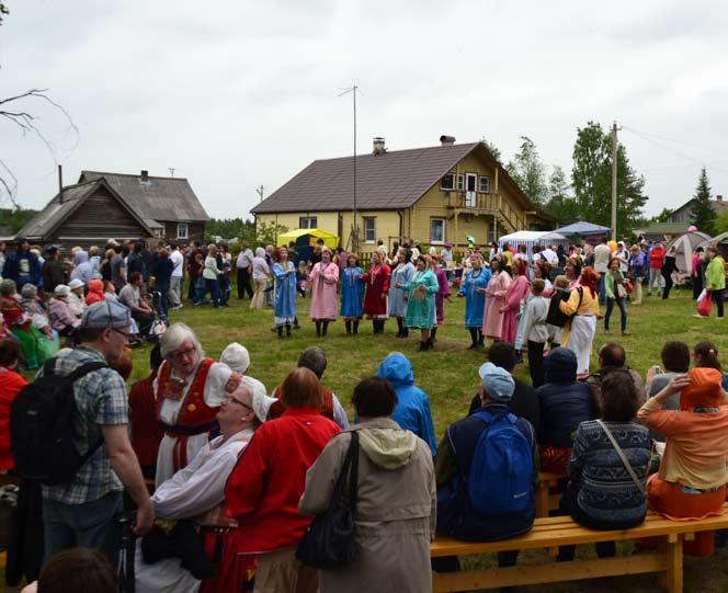 »»festivuali «Oma Mua» 17. kezäkuudu 2015 3 Nelläi hiihtändy yhtel suksel ei ole helpo ruado.