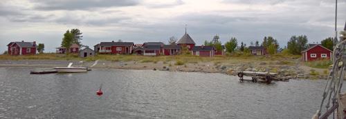 Kievarilan Vaatekammari on jokaisen naisen unelmapaikka, josta löytyy pitsiä ja röyhelöitä jsekä kauniita pieniä sisustusjuttuja. Kiitokset Kievarilan henkilökunnalle.