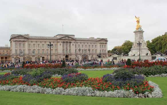 TAANNOISIA TAPAHTUMIA Lontoo neljässä päivässä Buckingham Palace Runsas ohjelma, 50 kilometriä kävelyä, ajelua metrolla, punaisilla kaksikerrosbusseilla ja laivaristeily Thamesilla.
