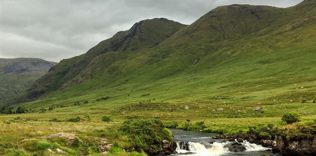 OHJELMALLINEN KIERTOMATKA TARUJEN KIEHTOVA IRLANTI Galway Connemara ja Kylemore Abbey Killary Westport Slieve League Donegal Glenveagh Dublin Vihreän saaren mystiikka, koskematon luonto, sympaattiset