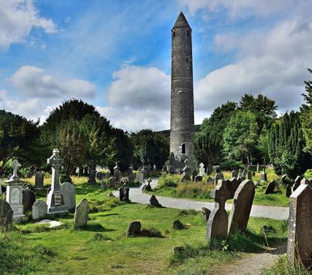 Yhteisen lounaan jälkeen käymme vielä Taran kukkulalla, jossa sijaitsee aiemmin mainittu High King of Ireland kuninkaan valtaistuin.