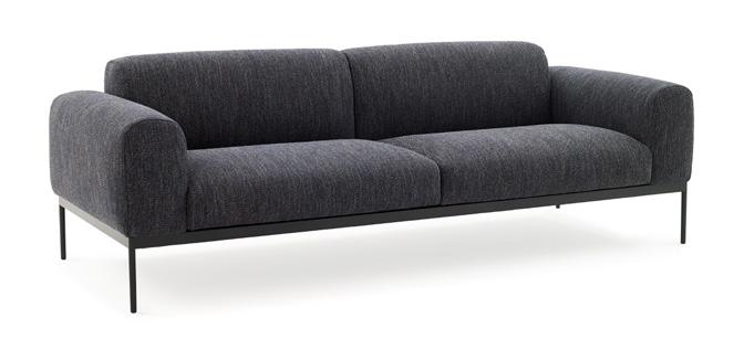 BON Design: Mats Broberg & Johan Ridderstråle Bon-sohvassa pehmeät muodot on yhdistetty tiukkalinjaiseen ja keveään jalkarakenteeseen.