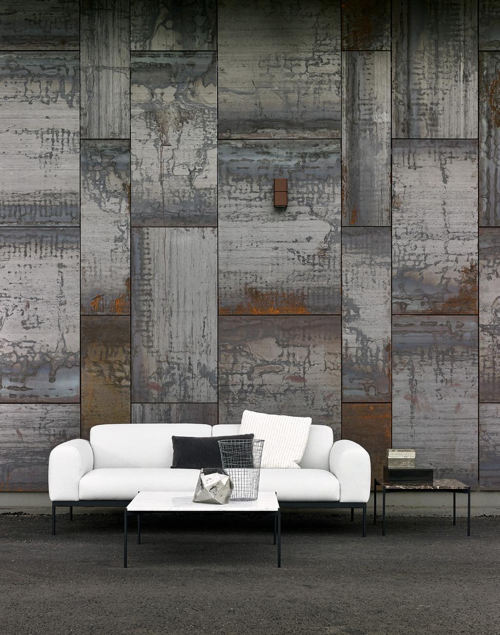 Irrotettava kangasverhoilu. Bon sofa combines soft and curved shapes in a strict build-up that makes it ideal for both comfort and as an architectural element in a room.