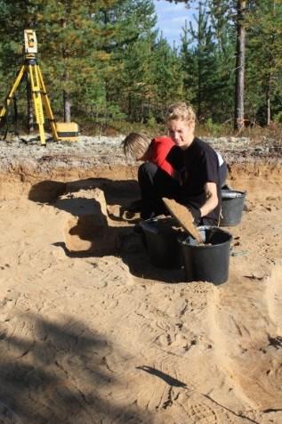 Kaivauksen toteutti Museoviraston Arkeologiset kenttäpalvelut 25.8. 5.9.2014 Saint-Gobain Weber Oy Ab:n tilauksesta.