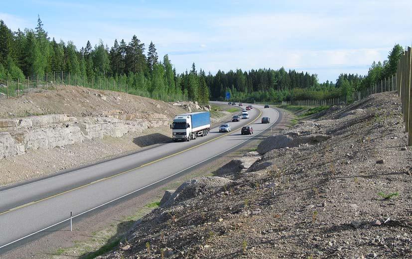 S 12 Pääteiden parantamisratkaisut Ajokäyttäytyminen leveäkaistaisella