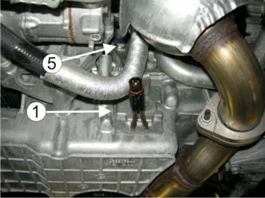 /5 ι ι 4 surface on the engine oil sump. Fit the insulating tube 46043 onto the heater connecting plug and cable close to the exhaust pipe. Strips the cable to the hose from the expansion tank (6).