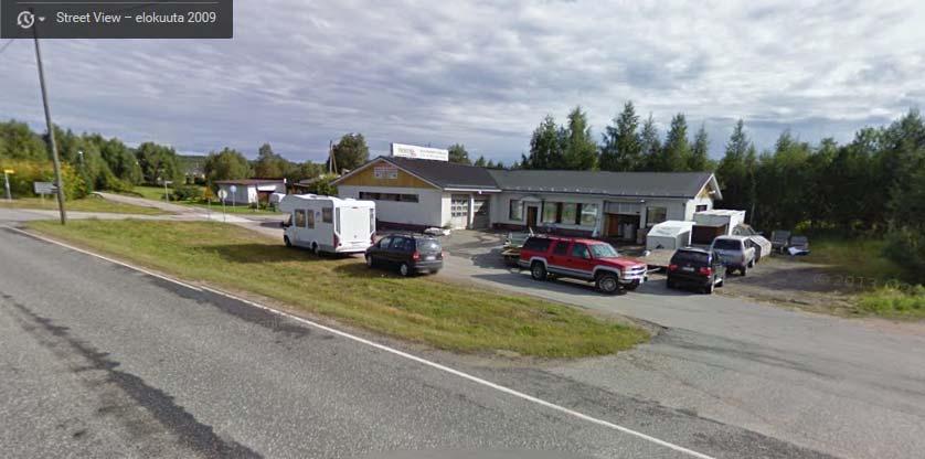 18 Kuva 17. Napapiirintien varren yrityskiinteistön piha-alue on jäsentymätön ja jalankulku- ja pyörätie kulkee piha-alueen kautta. (Lähde: Google Street View, elokuu 2009.