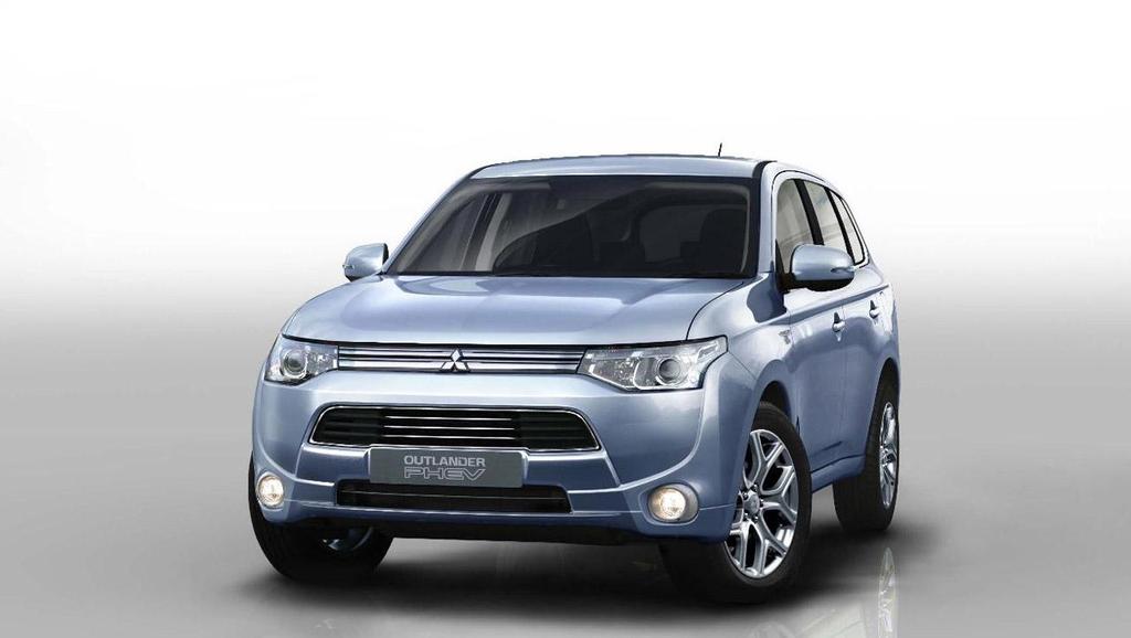 4.3 Mitsubishi Outlander PHEV Mitsubishin 3. sukupolven Outlander julkaistiin Geneven autonäyttelyssä 2012 ja se toi mukanaan PHEV-mallin (kuva 16), joka perustuu Mitsubishin i-miev-sähköautoon.