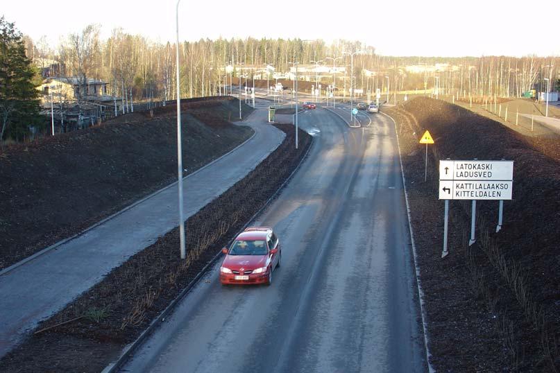 3 Liikennemäärät 3.1 Liikennemäärien yleinen kehitys Syksystä 22 syksyyn 23 liikenne kasvoi Espoossa kojelaskentojen mukaan keskimäärin 1,2 %.