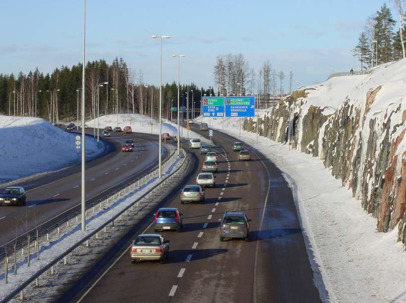 Tälle poikittaislinjalle on siis tullut viidessä vuodessa liikennettä lisää 30 600 ajon/vrk (27 %). Koko Espoon keskimääräinen liikennemäärien kasvu samalla ajanjaksolla on ollut 13 %. Kaikilla em.