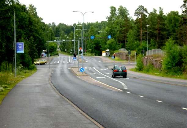 Liikennelaskennat 2005 Uuskartanontie - Kuitinmäenkaari 32007 AHTK= 0.87 moottoriajoneuvoa / vrk kaistaleveydet Valo-ohjattu 0,0 3.5 3.5 Nopeusrajoitus 50 km/h IHTK= 0.94 0,0 0,0 295 3.5 AHT%= 10.3 3.