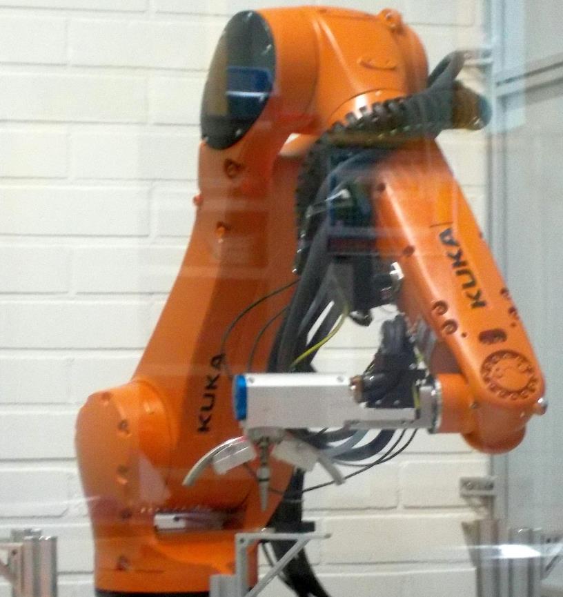 9 Xstress Robot -järjestelmällä jäännösjännityksiä mitattaessa käyttäjän tulee tietää mitattava materiaali, ja valita sen perusteella sopiva röntgenputki, detektoreiden asento ja kollimaattorin eli