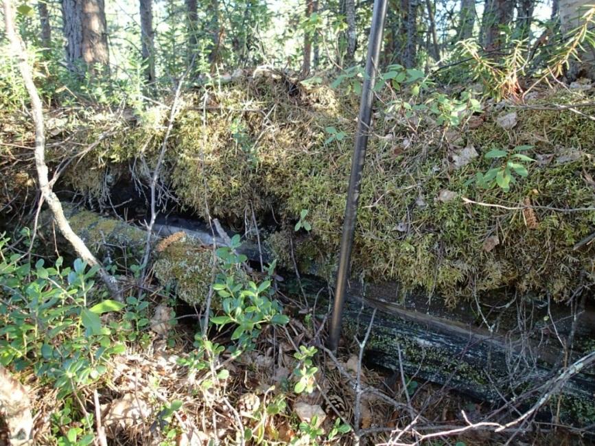 Bilund 2012 inventointi Kohde sijaitsee Palkisvaaraa vastapäätä, sen pohjoispuolisella harjanteella. Rakennuksen jäännös.