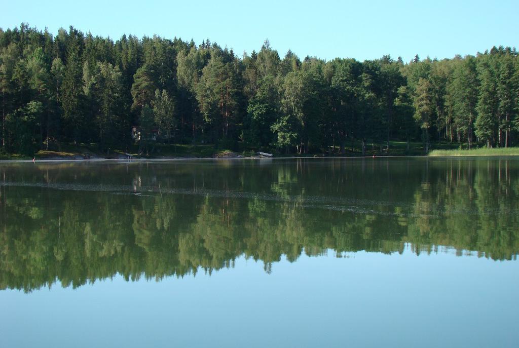 214 havaittu lajisto on jaoteltu kasvupaikkavaatimusten perusteella seuraaviin ravinneluokkiin: e m-e m o-m o i eutrofit (ravinteiset kasvupaikat) mesoeutrofit (keskiravinteiset ravinteiset