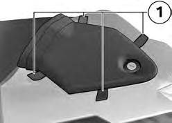Laske kypärä kuljettajan istuimelle. Matkatavaran kiinnityslenkit Matkatavaroiden kiinnittäminen moottoripyörään Matkustajan istuimen irrottaminen ( 52).