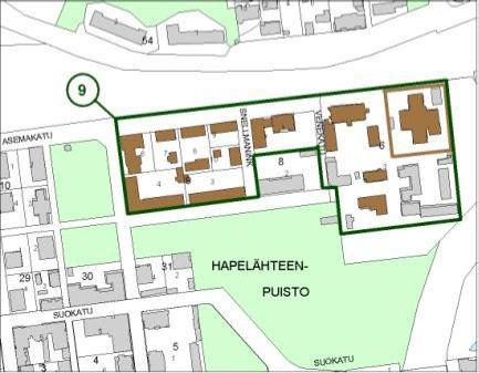 9. ASEMAKADUN ITÄPÄÄN KORTTELIT Kuvaus: Alue muodostuu kolmesta pihakokonaisuudesta: vankila-alueesta, talouskoulun pihapiiristä sekä yhtenäisestä puutalokorttelista täydennettynä 1950-luvun