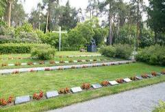 Hautausmaahan haudattiin kuopiolaisia aina 1860-luvulle saakka, jolloin valmistuivat kaupunkiseurakunnalle Iso hautausmaa sekä maaseurakunnalle Flodbergin hautausmaa.