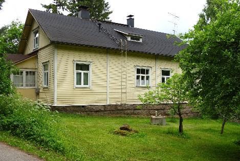 Keskellä pellon takana näkyy Kymijoki. Kuva 4.