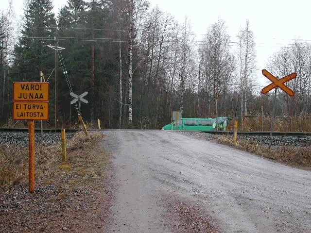 ESPOO 2003 TUTKIMUSRAPORTTI RTE3815/03 Kuva: Jouni Hytönen ; Uusitalon tasoristeys Tasoristeysten turvallisuus Porin ympäristön