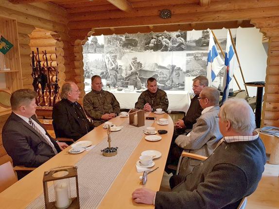 3 Piiri Panssariprikaatissa Reservipiirin johtoa ja Kiltapiirin puheenjohtaja vierailivat Panssariprikaatissa Parolassa 10.