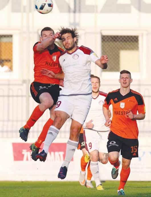 FUTBAL 3 TÉMA PREČO JE TAKÁ DOBRÁ A VÝKONNÁ PODBREZOVSKÁ DEFENZÍVA? Za múrmi pevnosti V desiatich kolách inkasovala Podbrezová iba tri góly. Všetky tri na domácom ihrisku.