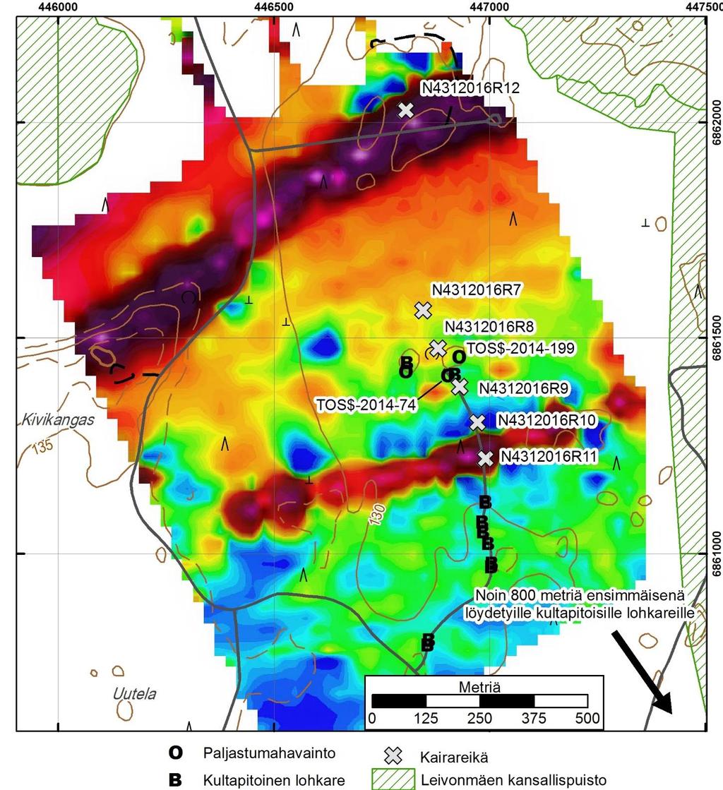 GEOLOGIAN TUTKIMUSKESKUS Arkistoraportti 51/2017 4 Kuva 2. Harjujärvensuon magneettisten mittausten varjostettuväripinta, kultapitoisten lohkareiden ja paljastumien sekä kairareikien sijainti.