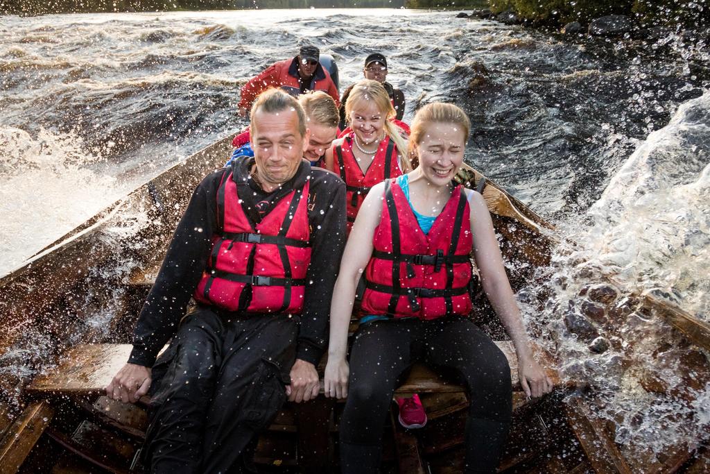 LÄHTÖKOHTIA 2015 Kansainvälinen matkailumarkkinointi alueellisesti vähäistä Ei materiaaleja, kuten imagoesitteitä, kuvia, englanninkielistä tuotekatalogia Ei juurikaan media- ja