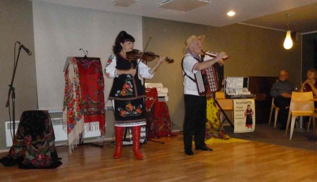Tiistaina oli karaokelaulantaa. Keskiviikkona oli mustalaismusiikkia Ukrainasta ja Venäjältä.