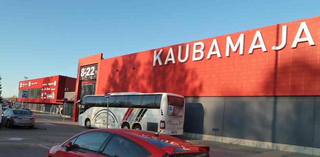RETKET LÄHELLE JA KAUEMMAS Tiistaina oli ohjelmassa reilun kahden tunnin opastettu kaupunkikierros bussilla. Kuulimme hyvän tietopaketin kaupungin historiasta ja sen kulttuurista.