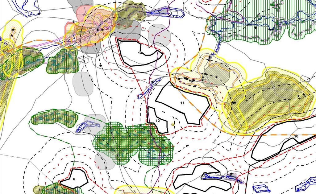 taajamat, keltainen = maisema-alueet, violetit viiva-, alue- ja kohdemerkinnät = maakuntakaavan merkinnät, sininen = pohjavesialueet, vihreä