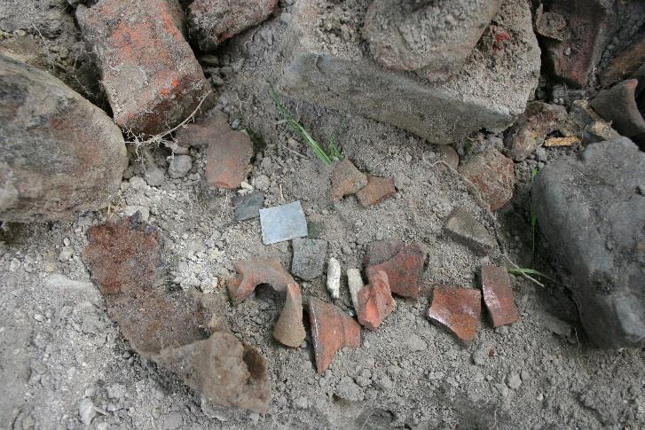 Plla oli tasainen, rakentamaton alue, jolle sovitettiin noin 30 m 2 kaivausalue.