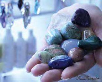Kurun kiviosaamista Utajärvelle Maros opettaa hyvinvointia kivien avulla Kumpanakin messupäivänä Kivi- ja hyvinvointimessuilla luennoi Jan Mikael Maros, aiheenaan jalokivien terapeuttiset vaikutukset