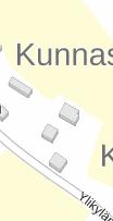 Maisemallisesti keskeisellä paikalla raitin varressa kirkon naapurissa sijaitseva pihapiiri, jossa on 1700-luvun viljaaitta, luhti vuodelta 1814 ja 1800-luvun alun riihi.