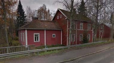 kaksikerroksinen entinen kenkätehdas osana vanhaa nahkatehdasmiljöötä. Hirsirunkoinen rakennus on ollut alunperin kannaslainen huvila ja kenkätehtaana vuoteen 1955 asti.