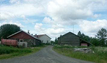 Tilan jakamisen jälkeen (1935) aiemmin laaja talouskeskus on jaettu eri omistajille.