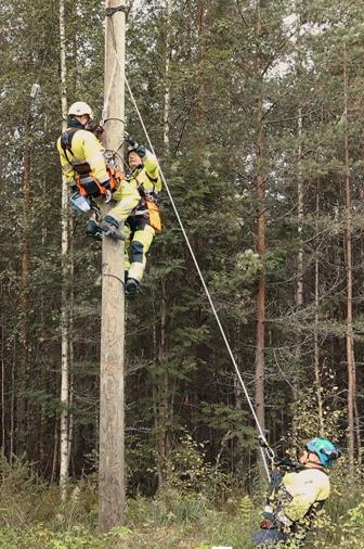 Harjoitus 7 Perustelu: Oikea vastaus on vaihtoehto a). Jos työmaalla on paikalla useampia alaslaskukoulutettuja henkilöitä, kannattaa alaslasku toteuttaa ryhmätyönä.