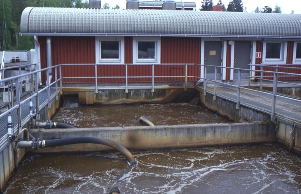 Euroopan yhteisöjen direktiivi yhdyskuntajätevesistä pantiin Suomessa täytäntöön vuonna 1994 valtioneuvoston päätöksellä 365/94.